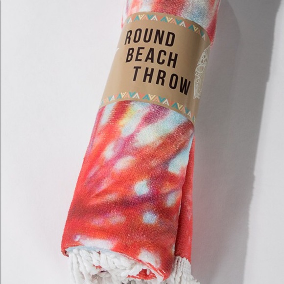 Round Tie-Dye Beach Throw - Picture 3 of 4